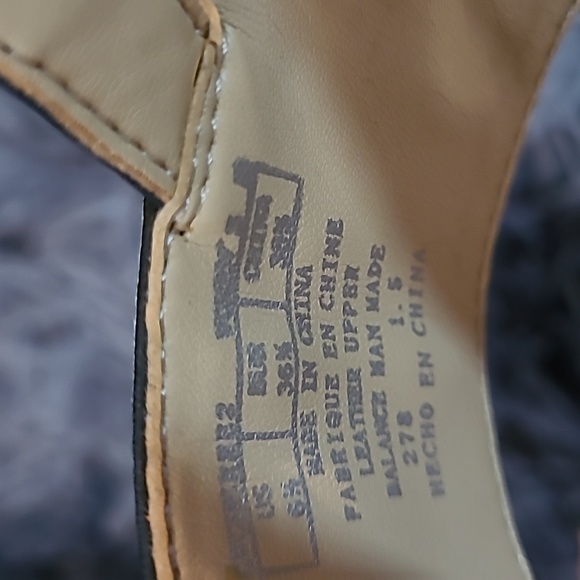 GUESS studded heels size 6.5 - Picture 7 of 7